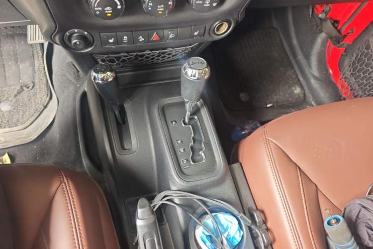 Used Jeep Wrangler 2015 3.6L Rubicon Four-Door Comfort Edition Gear Lever