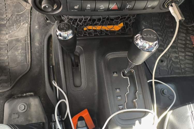 Used Jeep Wrangler 2015 3.0L Sahara Four-Door Edition Gear Lever