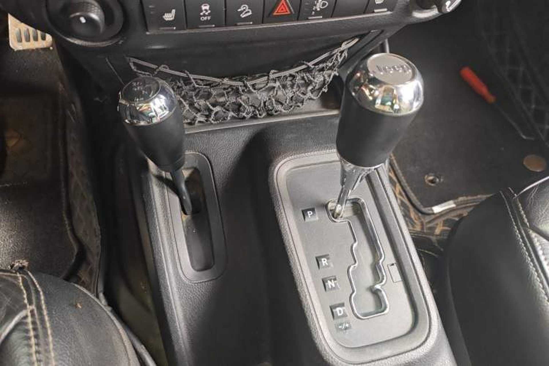Used Jeep Wrangler 2015 3.6L Rubicon Four-Door Comfort Edition Gear Lever