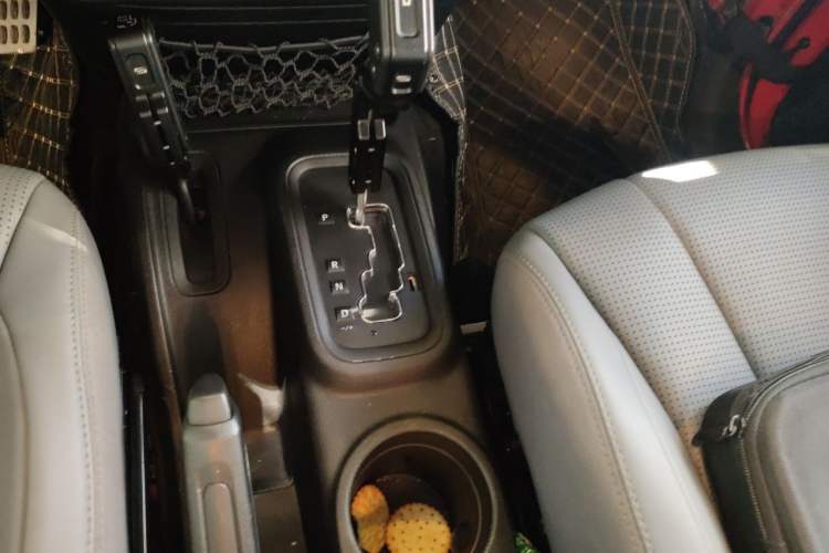 Used Jeep Wrangler 2015 3.6L Rubicon Two-Door Comfort Edition Gear Lever
