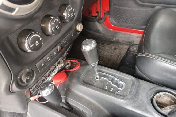 Used Jeep Wrangler 2015 3.6L Rubicon Four-Door Comfort Edition Gear Lever