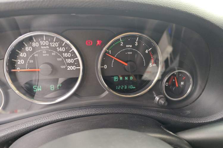 Used Jeep Wrangler 2015 2.8TD Sahara Four-Door Edition Instrument Cluster
