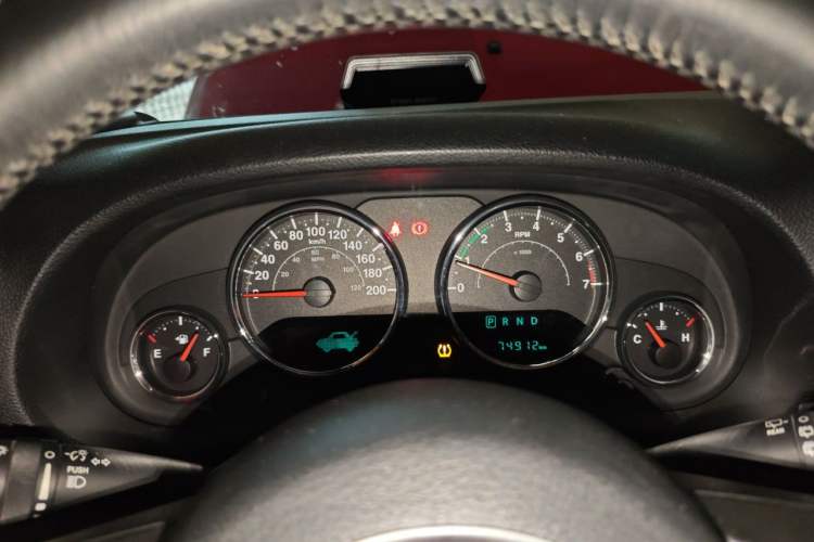 Used Jeep Wrangler 2015 3.0L Sahara Four-Door Comfort Edition Instrument Cluster