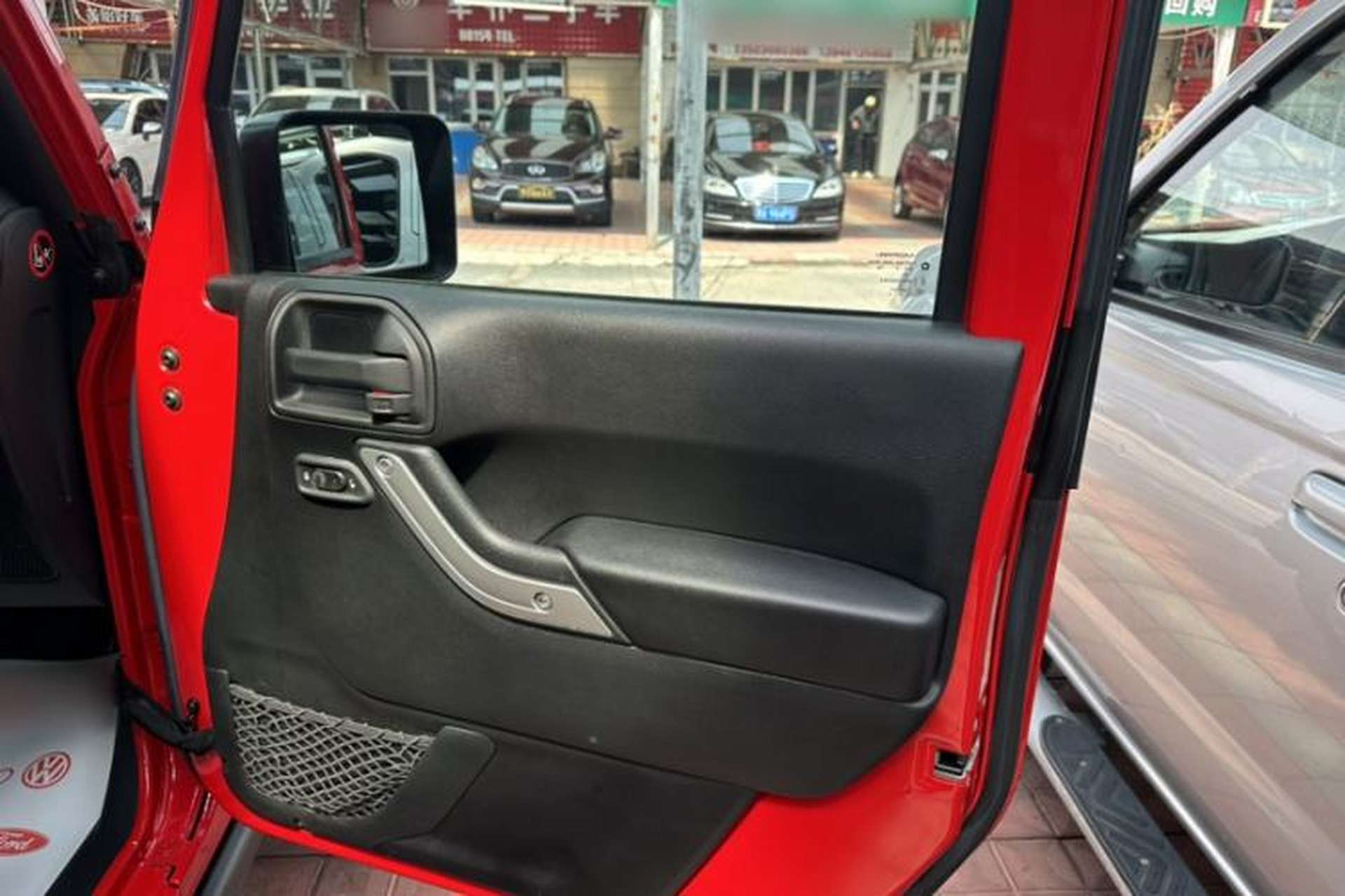 Used Jeep Wrangler 2015 3.6L Rubicon Two-Door Comfort Edition Interior 13