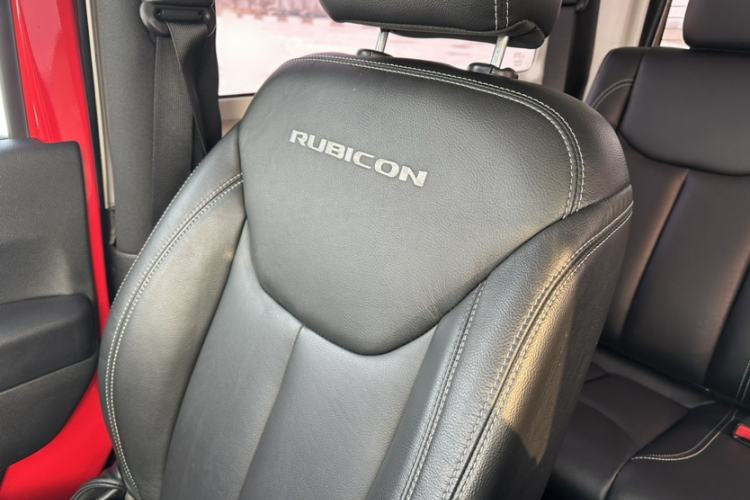 Used Jeep Wrangler 2015 3.6L Rubicon Two-Door Comfort Edition Interior 3