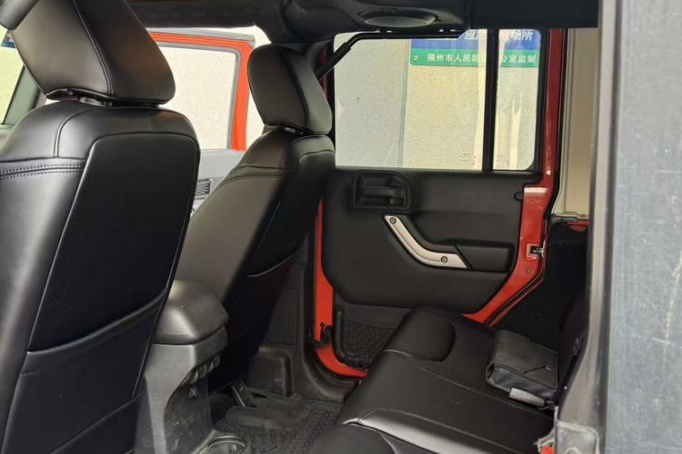 Used Jeep Wrangler 2015 2.8TD Sahara Four-Door Edition Interior 3