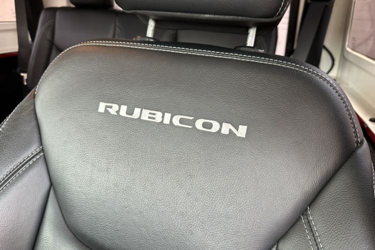 Used Jeep Wrangler 2015 3.6L Rubicon Two-Door Comfort Edition Interior 6