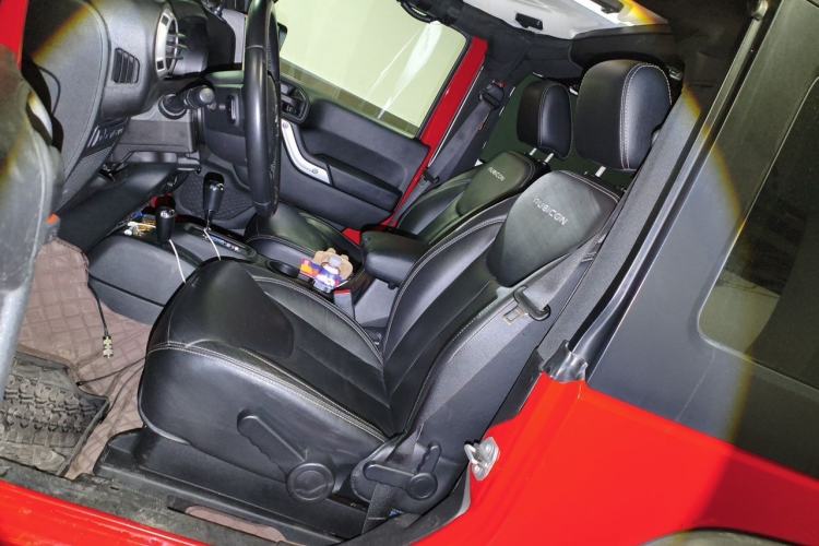 Used Jeep Wrangler 2015 3.6L Rubicon Two-Door Comfort Edition Left Front Seat