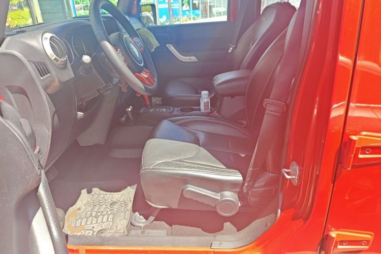 Used Jeep Wrangler 2015 3.0L Sahara Four-Door Comfort Edition Left Front Seat