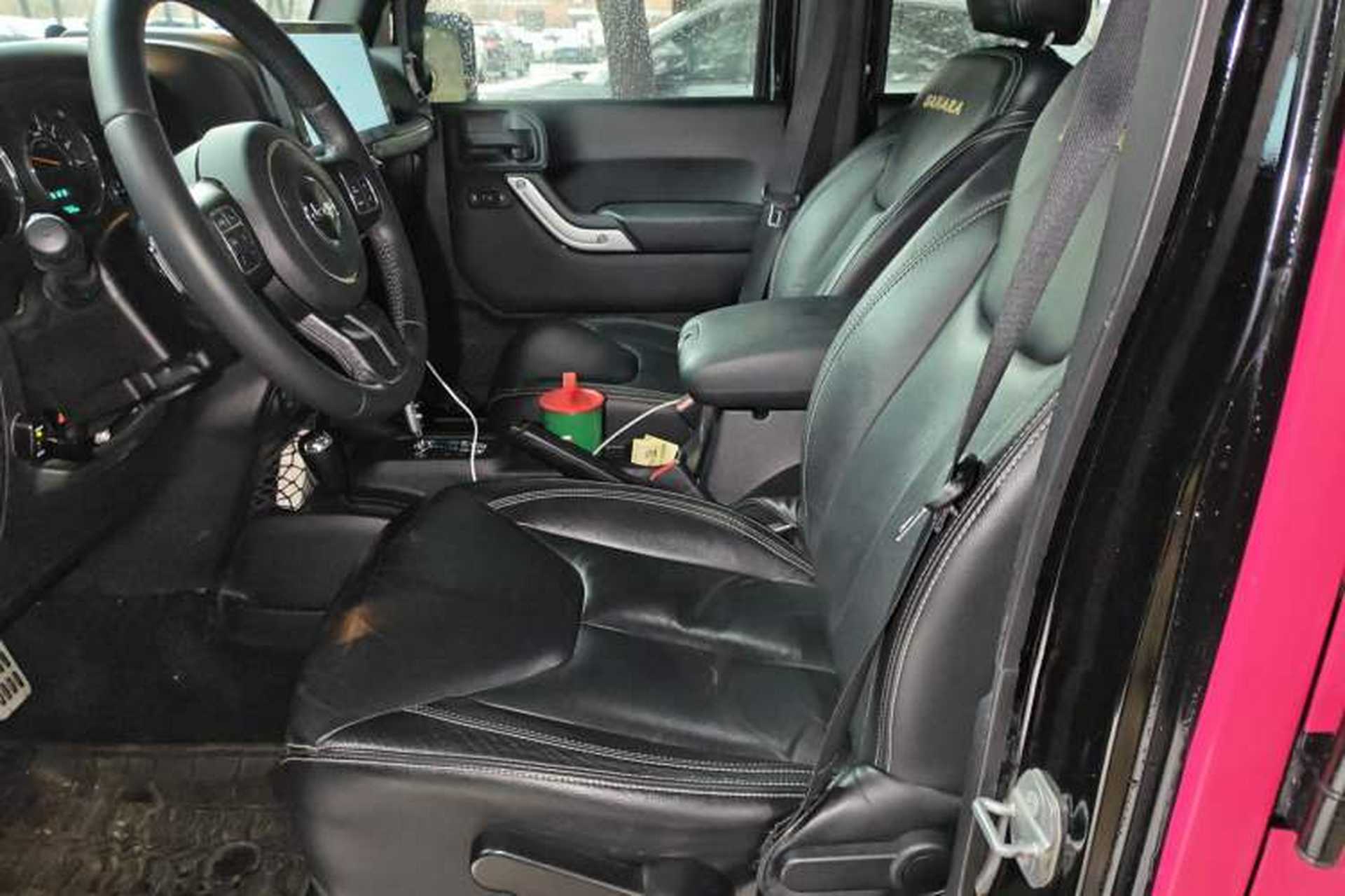 Used Jeep Wrangler 2015 3.0L Sahara Four-Door Comfort Edition Left Front Seat