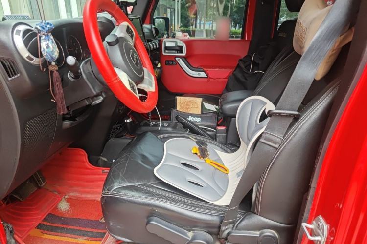 Used Jeep Wrangler 2015 3.0L Sahara Four-Door Comfort Edition Left Front Seat
