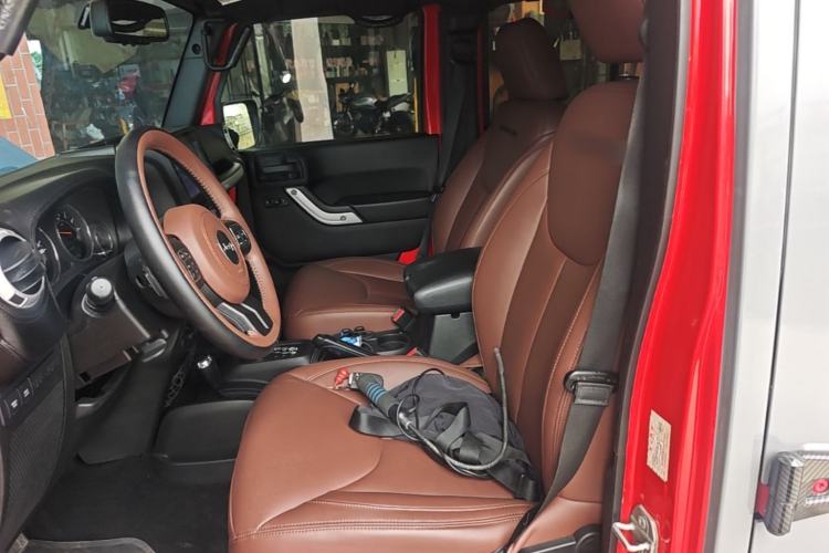 Used Jeep Wrangler 2015 3.6L Rubicon Four-Door Comfort Edition Left Front Seat