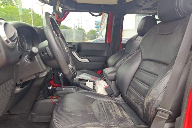 Used Jeep Wrangler 2015 2.8TD Sahara Four-Door Edition Left Front Seat