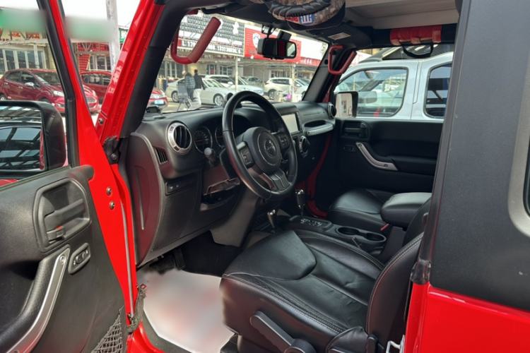 Used Jeep Wrangler 2015 3.6L Rubicon Two-Door Comfort Edition Left Front Seat