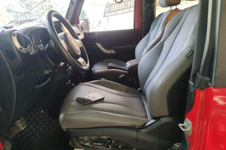 Used Jeep Wrangler 2015 3.6L Rubicon Two-Door Comfort Edition Left Front Seat