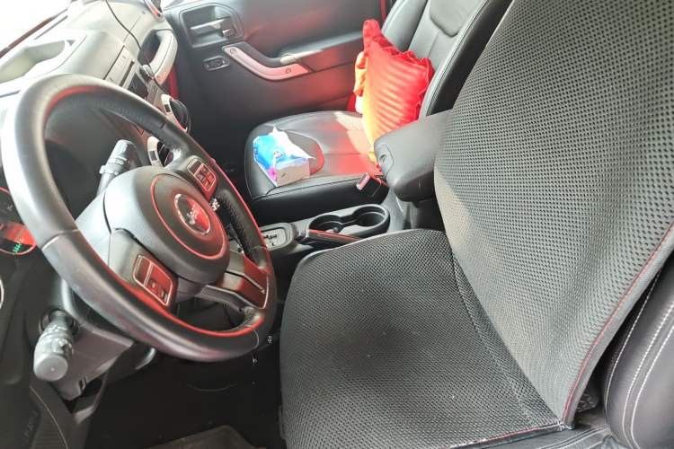 Used Jeep Wrangler 2015 3.6L Rubicon Two-Door Comfort Edition Left Front Seat