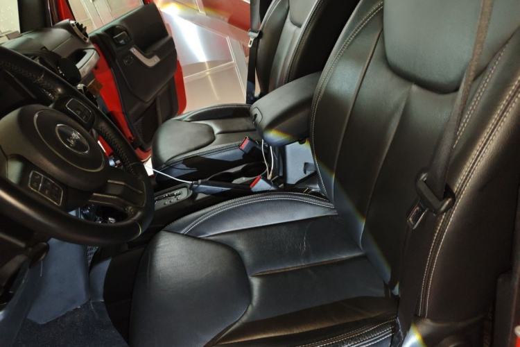 Used Jeep Wrangler 2015 3.0L Sahara Four-Door Comfort Edition Left Front Seat