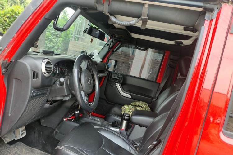 Used Jeep Wrangler 2015 3.6L Rubicon Four-Door Comfort Edition Left Front Seat