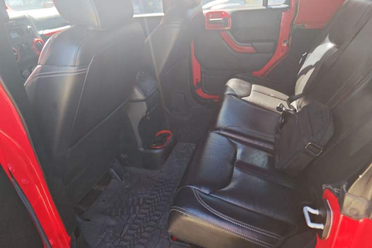 Used Jeep Wrangler 2015 3.0L Sahara Four-Door Comfort Edition Left Rear Seat