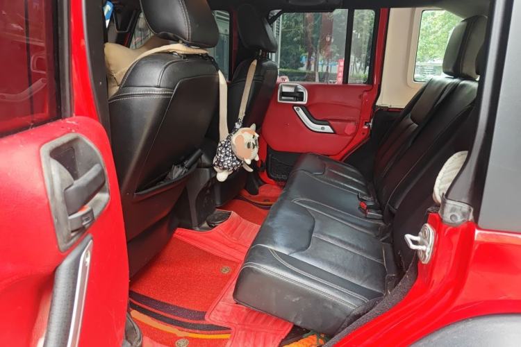 Used Jeep Wrangler 2015 3.0L Sahara Four-Door Comfort Edition Left Rear Seat