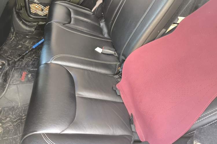 Used Jeep Wrangler 2015 3.0L Sahara Four-Door Edition Left Rear Seat