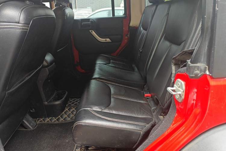 Used Jeep Wrangler 2015 3.6L Rubicon Four-Door Comfort Edition Left Rear Seat