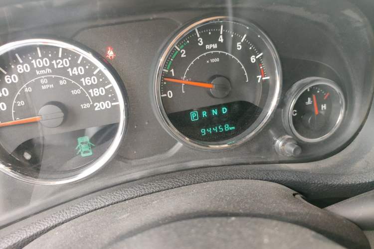 Used Jeep Wrangler 2015 3.6L Rubicon Four-Door Comfort Edition Odometer Close Up