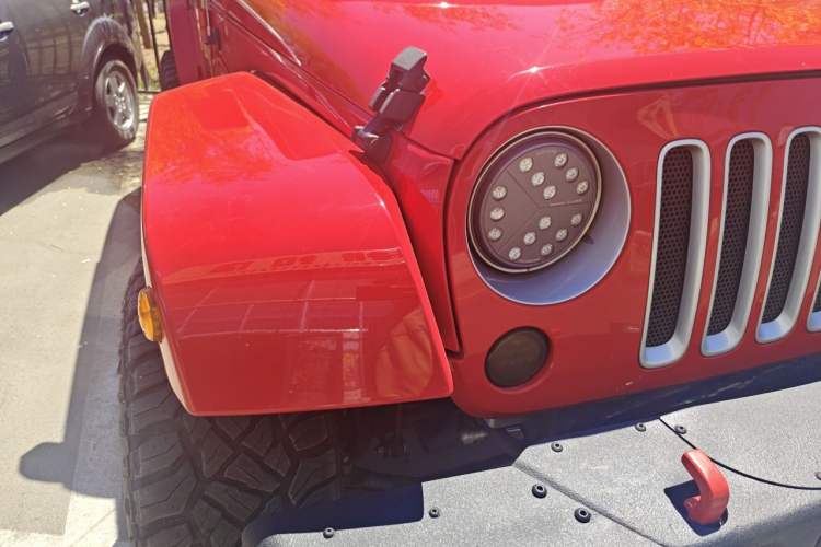 Used Jeep Wrangler 2015 3.0L Sahara Four-Door Comfort Edition Right Front Headlight