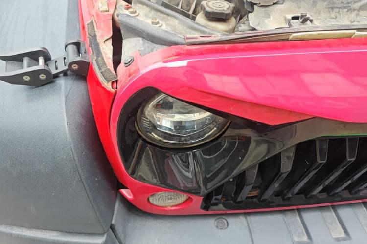 Used Jeep Wrangler 2015 3.0L Sahara Four-Door Comfort Edition Right Front Headlight