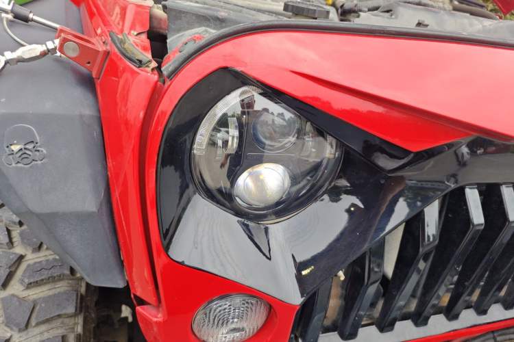 Used Jeep Wrangler 2015 2.8TD Sahara Four-Door Edition Right Front Headlight