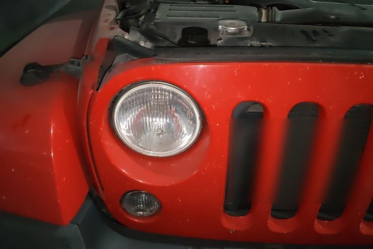 Used Jeep Wrangler 2015 3.0L Sahara Four-Door Comfort Edition Right Front Headlight