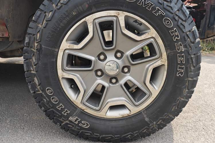 Used Jeep Wrangler 2015 3.6L Rubicon Four-Door Comfort Edition Right Front Wheel Hub