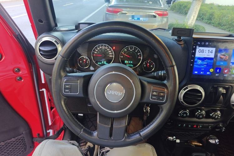 Used Jeep Wrangler 2015 3.6L Rubicon Two-Door Comfort Edition Steering Wheel