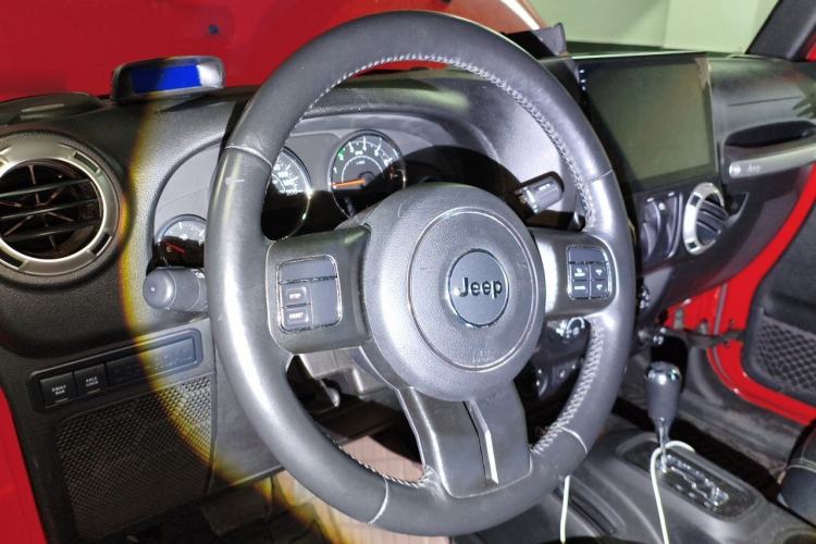 Used Jeep Wrangler 2015 3.6L Rubicon Two-Door Comfort Edition Steering Wheel