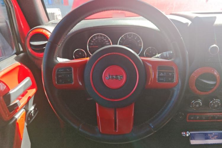 Used Jeep Wrangler 2015 3.0L Sahara Four-Door Comfort Edition Steering Wheel