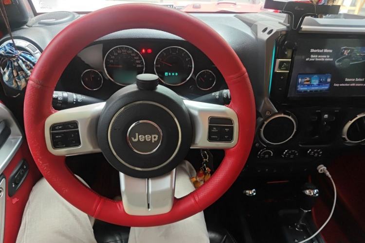 Used Jeep Wrangler 2015 3.0L Sahara Four-Door Comfort Edition Steering Wheel
