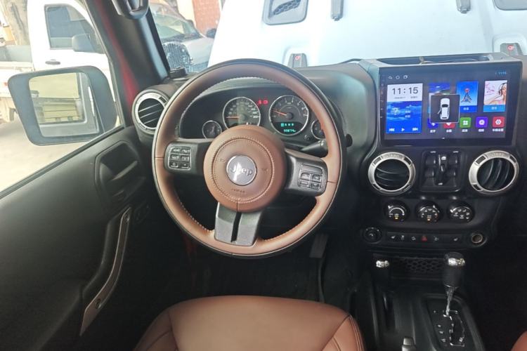 Used Jeep Wrangler 2015 3.6L Rubicon Four-Door Comfort Edition Steering Wheel