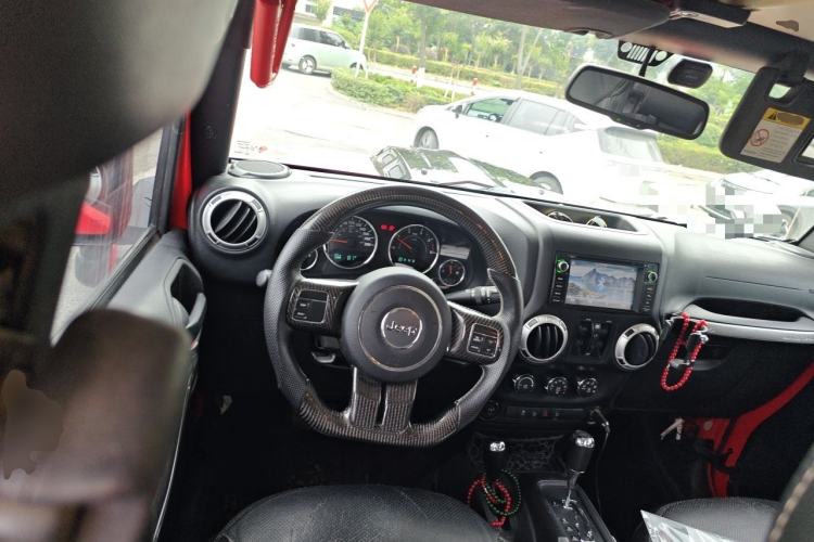 Used Jeep Wrangler 2015 2.8TD Sahara Four-Door Edition Steering Wheel