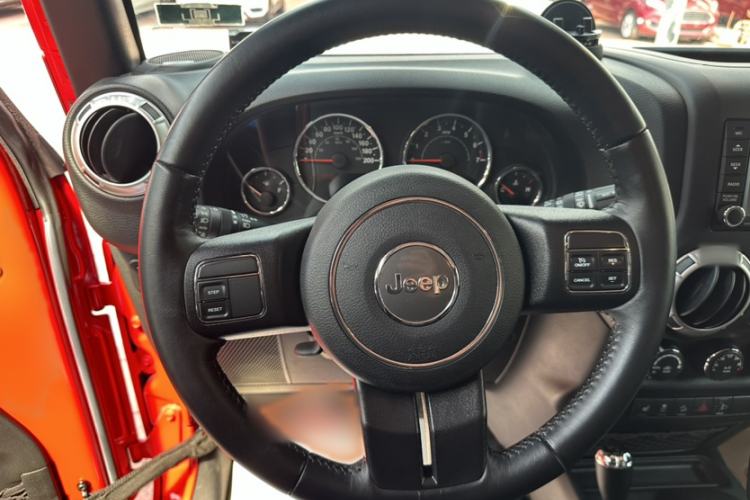 Used Jeep Wrangler 2015 3.6L Rubicon Two-Door Comfort Edition Steering Wheel