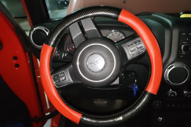Used Jeep Wrangler 2015 3.0L Sahara Four-Door Comfort Edition Steering Wheel