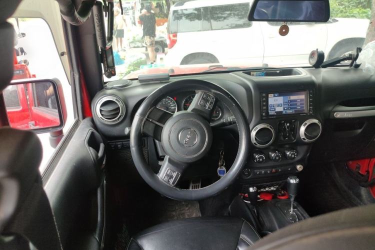 Used Jeep Wrangler 2015 3.6L Rubicon Four-Door Comfort Edition Steering Wheel