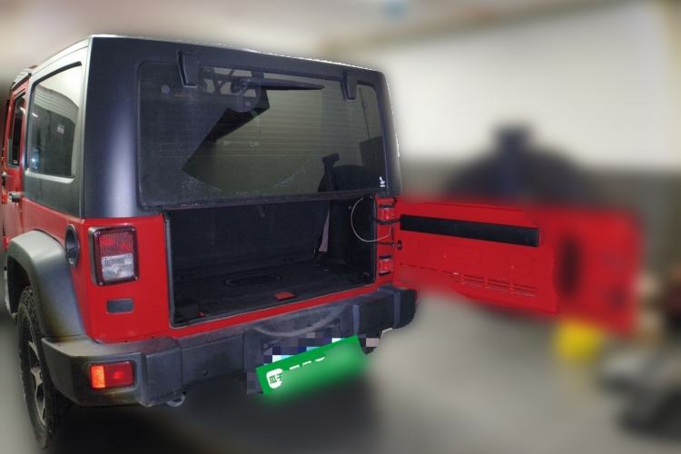 Used Jeep Wrangler 2015 3.6L Rubicon Two-Door Comfort Edition Trunk