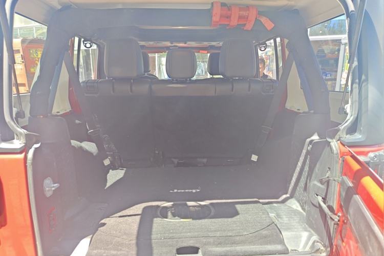 Used Jeep Wrangler 2015 3.0L Sahara Four-Door Comfort Edition Trunk