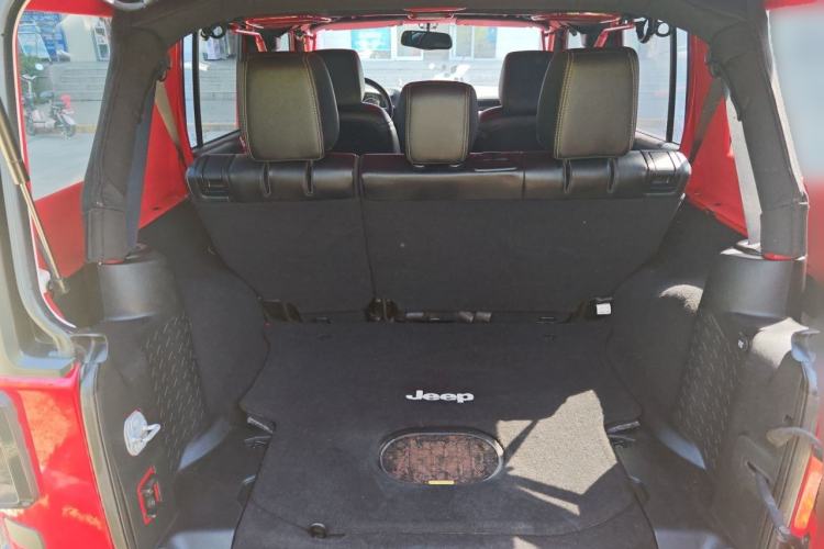 Used Jeep Wrangler 2015 3.0L Sahara Four-Door Comfort Edition Trunk