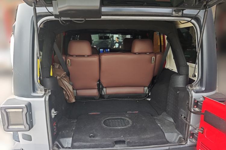 Used Jeep Wrangler 2015 3.6L Rubicon Four-Door Comfort Edition Trunk