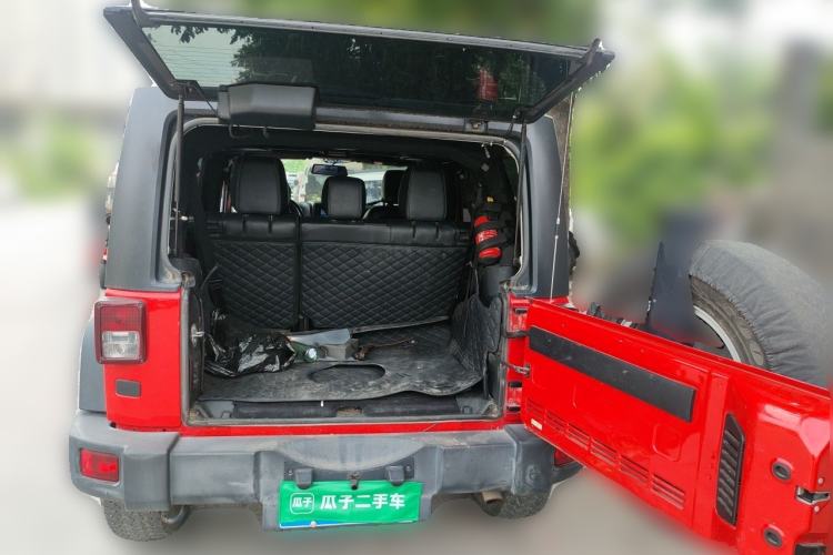 Used Jeep Wrangler 2015 3.6L Rubicon Four-Door Comfort Edition Trunk