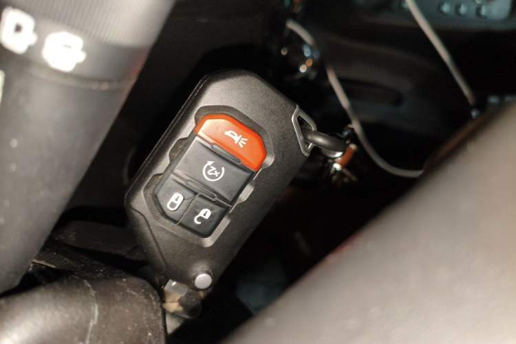 Used Jeep Wrangler 2015 3.6L Rubicon Two-Door Comfort Edition Vehicle Key