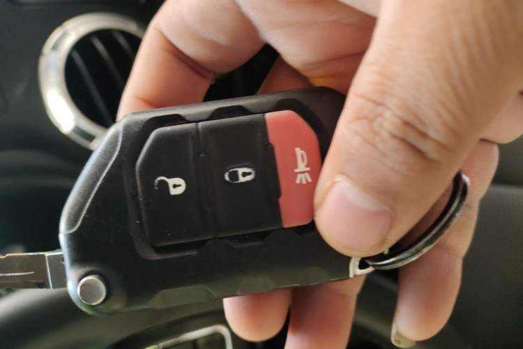 Used Jeep Wrangler 2015 3.6L Rubicon Two-Door Comfort Edition Vehicle Key