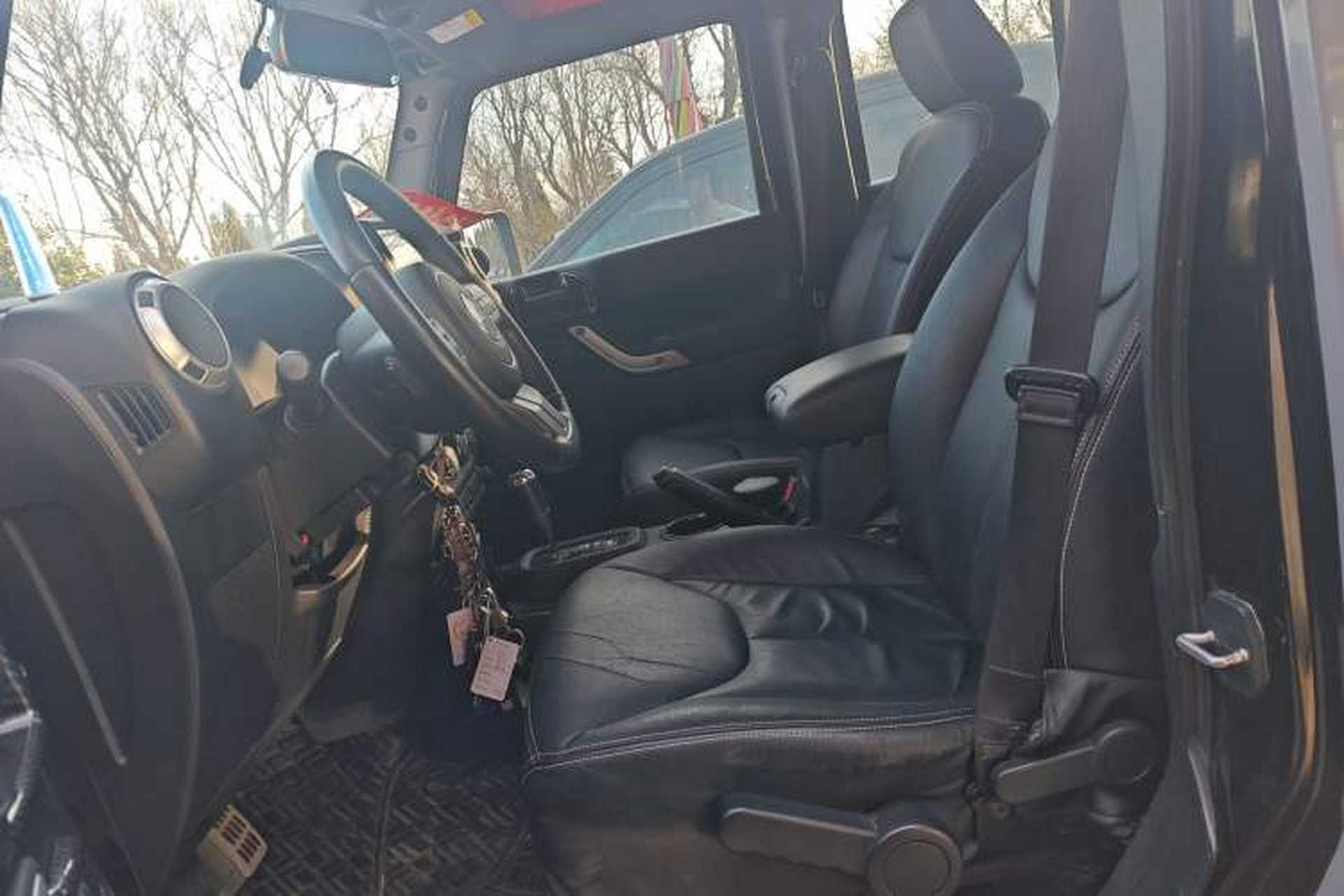 Used Jeep Wrangler 2015 2.8TD Sahara Four-Door Comfort Edition Left Front Seat