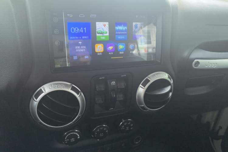 Used Jeep Wrangler 2015 3.0L Sahara Four-Door Comfort Edition Audio And AC Panel